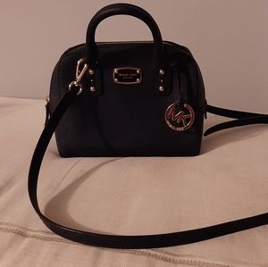 ❗️sold out - small crossbody navy w/ gold hardware